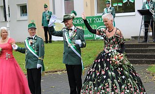 Der neue Schützenkönig Dirk Koch (l.) war zuvor bis 2020 dreizehn Jahre Oberst. Nun freut er sich gemeinsam mit seiner Königin und Frau Christine auf die anstehende Aufgabe. - Moritz Jülich