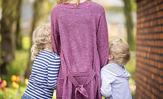 Kindergeld und Kindersofortzuschlag sollen um fünf Euro steigen. - picture alliance / epd-bild