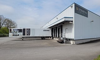 Lkw-Auflieger und weitere Überreste des Küchenherstellers Störmer werden aktuell bei zwei Auktionshäusern verkuaft. - Florian Weyand