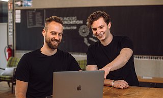 Kevin Heide und Conner Kuhlmeyer (rechts) vom Unternehmen Aware. - Aware