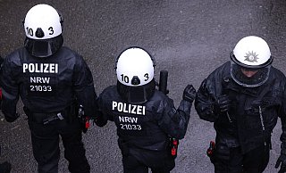 Im Lagezentrum, einer umgebauten Aula der Polizeischule in Neuss, sollen während der EM über 600 Beamte aus dem In- und Ausland arbeiten. - David Young