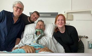 Nach seinem schweren Radunfall in den USA liegt Christoph Hinkel in einer Heidelberger Klinik. Seine Frau Christiane sowie die Kinder Lennart und Zoe Hinkel besuchen den Schwaneyer dort. - Privat