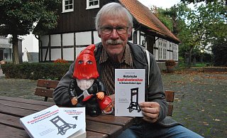 Johannes W. Glaw ist Stadtarchäologe in Gütersloh und setzt sich in seinem Buch unter anderem auch mit der Verfolgung und Verurteilung von Frauen auseinander, die der Hexerei beschuldigt wurden. - Ludger Osterkamp