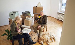 Einige Gütersloher Makler achten darauf, wann sie neue Wohnungsangebote veröffentlichen. - imago images/Westend61