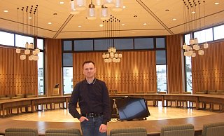 Der Große Ratssaal in Espelkamp war für Christian Schmitt zweieinhalb Jahre lang der Ort, an dem er als jüngstes Ratsmitglied Kommunalpolitik betreiben konnte. - Karsten Schulz