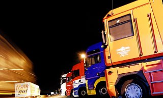 Ein Lkw-Fahrer hat einen Kollegen auf einem Autobahn-Rastplatz bei Herford angegriffen. - Symbolfoto: Sandra Kreutzer