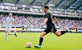 Winterneuzugang Aaron Zehnter, hier im Heimspiel gegen den Karlsruher SC, ist beim SC Paderborn derzeit auf der linken Außenbahn gesetzt. - Besim Mazhiqi