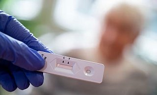 Kennen Sie die noch? Testen ist nur noch selten angesagt – und viele haben gar keine Testkits mehr zu Hause oder diese sind abgelaufen. - dpa
