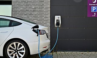 Die Stadtwerke Gütersloh sind sich sicher: Die Zukunft der Fortbewegung liegt in klimaschonenden Verkehrsmitteln wie Elektro- und Hybridfahrzeugen. - Symbolfoto/ picture alliance