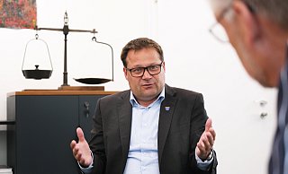 In der polnischen Partnerstadt Inowroc?aw stehen auch im Kurpark Überwachungskameras. In Bad Oeynhausen wäre das derzeit wohl nicht möglich, so Bürgermeister Lars Bökenkröger. - Ulf Hanke