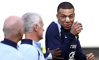 Kylian Mbappé: Frankreichs Superstar hat sich zum EM-Auftakt die Nase gebrochen. - AFP or licensors