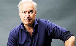 Stefan Gwildis tritt am 6. August im Hof des Alten Amtsgerichts in Lübbecke auf. - Heimat2050/KWB Veranstaltungen