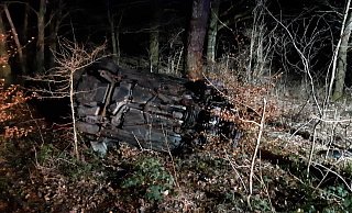 Da der Fahrer vermutlich unter Alkoholeinfluss stand, wurde eine Blutentnahme angeordnet. - Feuerwehr Lichtenau