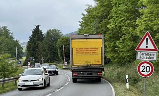 Probleme im Bereich des Bahnübergangs: Jetzt äußert sich die Bahn dazu, wann die Reparatur starten kann. - Ralf T. Mischer