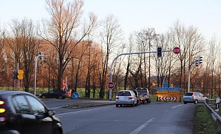 Aufgebaut werden derzeit die Ampeln an der Einmündung der Beckumer Straße auf die Bundesstraße 55. Wann sie eingeschaltet werden, ist noch offen. - Marion Pokorra-Brockschmidt