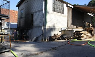Das Feuer griff vom Spänebunker auf den Werkstattbereich der Zimmerei über. - Johannes Büttner
