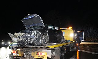 Die bei einem Unfall auf der L770 bei Espelkamp beteiligten Fahrzeuge waren sehr stark beschädigt und mussten abtransportiert werden. - Klaus Frensing