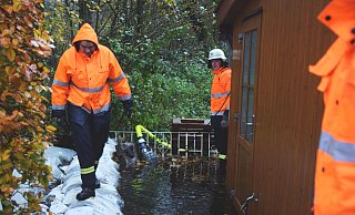 Vor dem Lagerraum der Gaststätte Beckmann's stand das Wasser am Montagmittag mehr als knöchelhoch. - Mareike Patock
