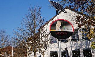 Digitale Displays zeigen seit Kurzem dem Autofahrer an der Concordia-Grundschule an, ob er zu schnell fährt. - Klaus Karenfeld