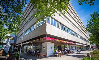 Bald sollen am Kesselbrink die Abbruchbagger anrollen, das alte Parkhaus samt Ladenzeile kommt weg. Ist der Neubau ein "Bauvorhaben von besonderer Bedeutung" für die Stadt? - Mike-Dennis Mller / www.mdm.photo