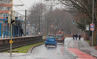 Blick auf die Kurt-Schumacher-Straße in Richtung Universität: Nach den Vorstellungen der Planer soll diese Fahrspur für Autos möglichst gesperrt werden, dort die Fahrradstraße verlaufen. - Oliver Krato