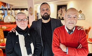 Heike Miculins, Kaleem Khan und Aman Khan in ihrem wiedereröfneten indischen Restaurant in der Altstadt. - Stefan Becker