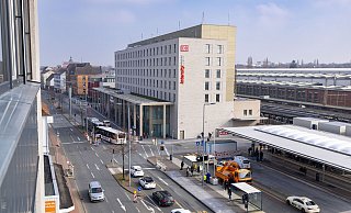 Die Verkehrsführung auf der Bahnhofstraße wird sich in beide Fahrtrichtungen ab Mai verändern. - Niklas Tüns
