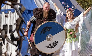 Wikinger Vincent kämpft als Magran, Waldfee Valydria fühlt sich vermutlich gut beschützt von den Bielefeldern. - Oliver Krato