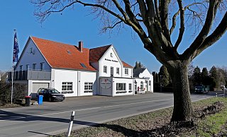 Die Immobilie Eickumer Landhaus an der Diebrocker Straße steht zum Verkauf. - Frank-Michael Kiel-Steinkamp