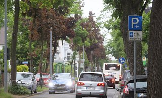 In der südlichen Hälfte der Bahnhofstraße ist das Parken am Straßenrand zwei Stunden lang frei. - Jörg Stuke
