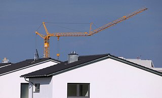 Inflation und Kostenexplosionen im Bausektor halten immer mehr Bürger im Kreis Herford davon ab, ein eigenes Heim zu bauen oder eine Immobilie zu kaufen. - picture alliance / dpa-tmn