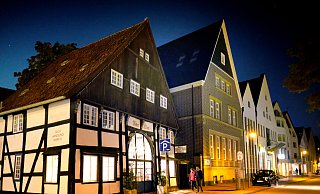 Licht an oder Licht aus? Am kommenden Freitag ist die Nachtabschaltung in Gütersloh Thema im Rat.