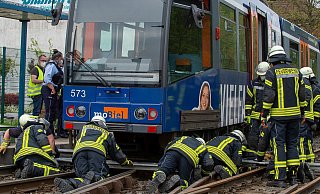 Pflastersteine vor der Station Sieker-Mitte hatten zuletzt zweimal Bahnen auf der Strecke der Linie 3 entgleisen lassen. Diesmal war die Strecke der Linie 2 betroffen. - CHRISTIAN MATHIESEN