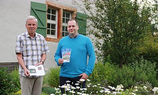 Hans-Peter Tietze vom Werburg-Verein (l.) und Museumsleiter Jan-Nikolas Döllinger laden zu verschiedenen Veranstaltungen in und an der Werburg ein. - Britta Bohnenkamp-Schmidt