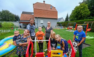 Noch wohnt Familie Wenig in einem Haus mit Garten in Stieghorst. Ein bezahlbares Zuhause finden sie im Umkreis nicht, Wohnungen sind zu klein. - Andreas Zobe