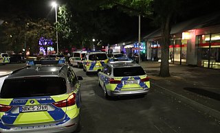 Ein Achivbild: Es zeigt eine früherer Kontrolle der Polizei am und um den Bahnhof. - Jobst Lüdeking
