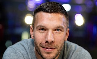 Der FC Gütersloh tritt bei einem Benefizturnier in Gummersbach an. Lukas Podolski ist Schirmherr des Cups. - dpa