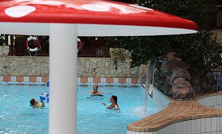 Das H2O Spaßbad soll ein friedlicher Bereich bleiben. Wer massiv gegen die Badeordnung verstoße, Personal oder andere Gäste angehe oder eine Straftat begehe, muss mit einem Hausverbot rechnen. Das gelte dann nicht nur für das Freizeitbad. - Susanne Blersch