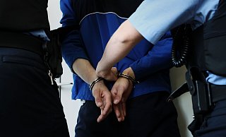 Am Flughafen in Madrid klickten bei dem 26-jährigen Bielefelder die Handschellen. - Symbolfoto: dpa / Fredrik Von Erichsen