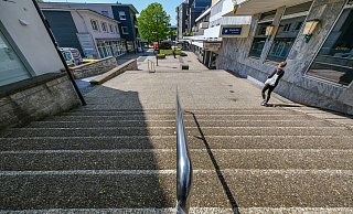 Brackwedes Treppenstraße verströmt den verblichenen Glanz der 70er Jahre. Ihre Sanierung steht ganz oben der Stadtumbauliste. - Andreas Zobe