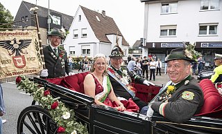Höhepunkt am Sonntag war der große Festumzug. Danach ging es auf dem Schützenberg weiter. - Jörg Dieckmann