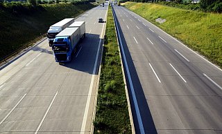 Der 46-jähriger Lkw-Fahrer trank ein alkoholfreies Bier hinter dem Steuer - und das wurde ihm zum Verhängnis. - Pixabay (Symbolbild)