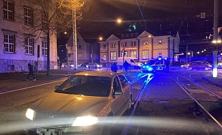 Der Pkw-Fahrer konnte sich aus der misslichen Lage nicht mehr selbst befreien. - Jens Reichenbach