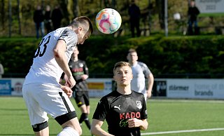 Der passt: Adrian Mavretic köpft zum 2:1 für Lohe ein. - Jürgen Krüger