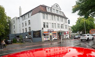 Streitpunkt: Die Stadt wollte das denkmalgeschützte Gebäude am Banhhof per Vorkaufsrecht erwerben und scheiterte. - Ralf Bittner