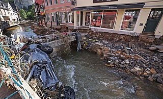 In Bad Münstereifel hat die über die Ufer getretene Erft erhebliche Schäden angerichtet. - picture alliance/dpa