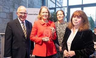 Würdige Verleihung: Volker Krolzig (Stiftungsvorstand), Preisträgerin Christina Rau, Hedda Vogel (Stiftung) und die Vorstandsvorsitzende und Ehefrau des Stifters, Lydia Winkel (von links), während der Feierstunde im Historischen - Mike-Dennis Müller