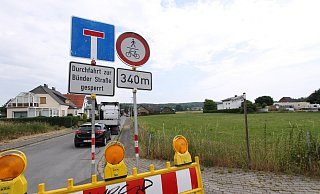 Die Durchfahrt von der Birnenstraße auf die Bünder Straße ist während der Bauarbeiten nicht möglich. - Björn Kenter