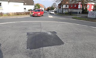 Am Dienstagnachmittag prangt kein Z mehr auf der Mittelinsel des Kreisels Werster Straße/Ringstraße. Offenbar wurde das Symbol übermalt. - Jörg Stuke