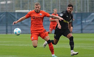 SCP-Stürmer Felix Platte (l.), hier im Duell gegen den Aachener Mika Hanraths, traf bei seinem Comeback zum 2:0. - Kim Liebeck/SC Paderborn 07